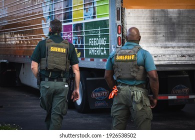 Fort Lauderdale, Florida, USA - February 27, 2021: Broward Sheriff's Office BSO And Feeding South Florida Are Contributing The Collaboration Mission Of Fighting Hunger In South Florida. Drive-thru.