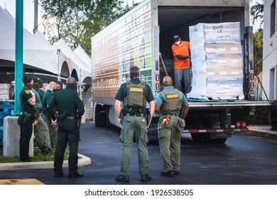 Fort Lauderdale, Florida, USA - February 27, 2021: Broward Sheriff's Office BSO And Feeding South Florida Are Contributing The Collaboration Mission Of Fighting Hunger In South Florida. Drive-thru.