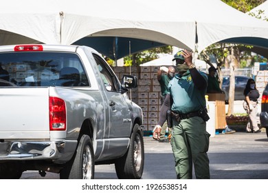 Fort Lauderdale, Florida, USA - February 27, 2021: Broward Sheriff's Office BSO And Feeding South Florida Are Contributing The Collaboration Mission Of Fighting Hunger In South Florida. Drive-thru.