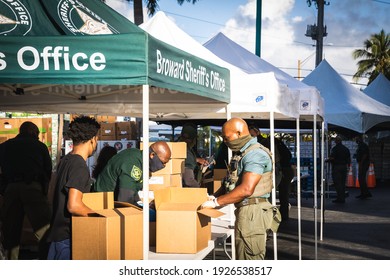 Fort Lauderdale, Florida, USA - February 27, 2021: Broward Sheriff's Office BSO And Feeding South Florida Are Contributing The Collaboration Mission Of Fighting Hunger In South Florida. Drive-thru.