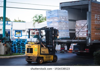 Fort Lauderdale, Florida, USA - February 27, 2021: Broward Sheriff's Office BSO And Feeding South Florida Are Contributing The Collaboration Mission Of Fighting Hunger In South Florida. Drive-thru.