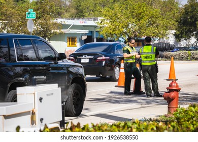 Fort Lauderdale, Florida, USA - February 27, 2021: Broward Sheriff's Office BSO And Feeding South Florida Are Contributing The Collaboration Mission Of Fighting Hunger In South Florida. Drive-thru.