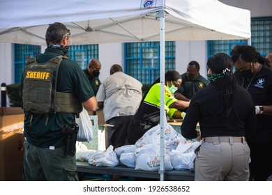 Fort Lauderdale, Florida, USA - February 27, 2021: Broward Sheriff's Office BSO And Feeding South Florida Are Contributing The Collaboration Mission Of Fighting Hunger In South Florida. Drive-thru.