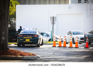 Fort Lauderdale, Florida, USA - February 27, 2021: Broward Sheriff's Office BSO And Feeding South Florida Are Contributing The Collaboration Mission Of Fighting Hunger In South Florida. Drive-thru.