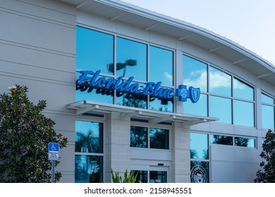 Fort Myers, Florida, USA - December 31, 2021: A Florida Blue Branch Office In Fort Myers, Florida, USA. Florida Blue Is An Independent Licensee Of The Blue Cross And Blue Shield Association.