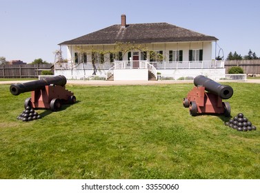 Fort Vancouver House And Cannons