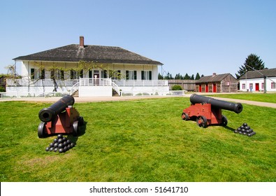 Fort Vancouver Interior Building And Cannons