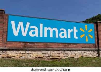 Fort Wright - Circa July 2020: Walmart Retail Location. Walmart Introduced Its Veterans Welcome Home Commitment And Plans On Hiring 265,000 Veterans.