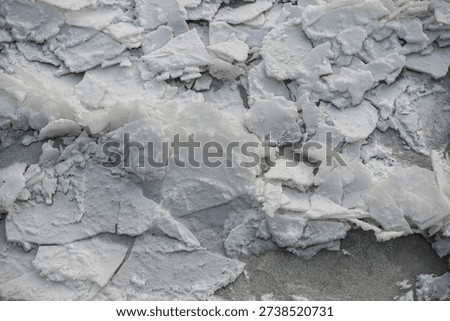 Forzen river and the ice structure