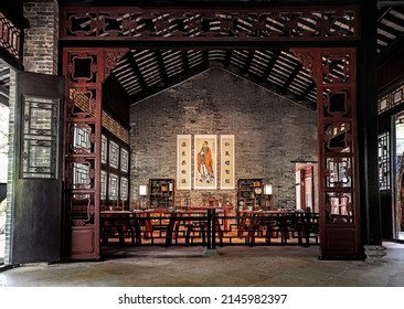 Foshan City, Guangdong, China, 7.04.2022. Shunde Qinghui Garden Is One Of The Top Ten Famous Gardens In China, Lingnan Traditional Style Feature. Inkstone Private School (built In 1821-1850) Interior.