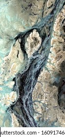 fossil artery, vertical abstract photography of the deserts of Africa from the air, aerial view of desert landscapes, Genre: Abstract Naturalism, from the abstract to the figurative,