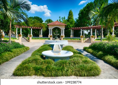 Fountain at public park in Lakeland, Florida