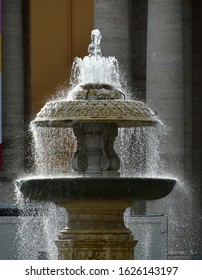 Fountain San Pedro Square Vaticano-Italia