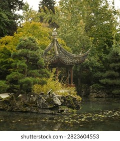 The Four Great Maple Viewing Spots in China Love Evening Pavilion at Yuelu Mountain in Changsha