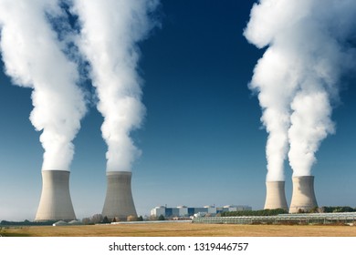 Nuclear Power Plant Cooling Towers Stock Photo 207874255 | Shutterstock