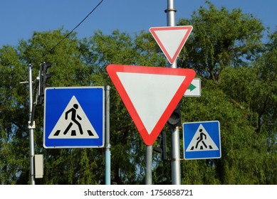 1,057 Give way pedestrians Images, Stock Photos & Vectors | Shutterstock