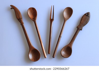 Four sponn and one fork