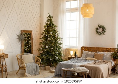 Four-poster Bed Christmas Bedroom Interior