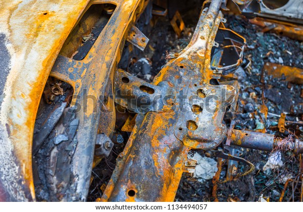 Frame of the burnt\
car with traces of rust