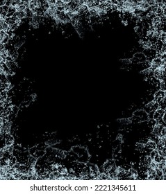Marco de un patrón helado sobre un fondo negro. Un marco con una estructura de hielo abstracta permite aplicar o agregar un efecto de hielo. Escarcha sobre el vidrio, efecto congelación