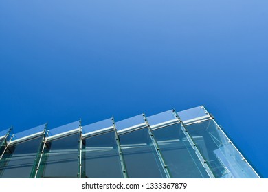 232 Fittings for frameless glass facades Images, Stock Photos & Vectors ...