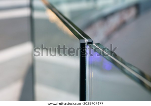 Frameless\
laminated tempered glass balcony\
railing.