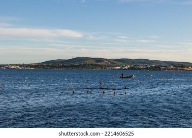 Sète, France - 10 02 2022 : Small Boat Of Fishermen On The Etang De Thau In The Early Morning