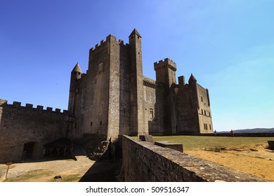 FRANCE, BORDEAUX - OCTOBER 3, 2016 : Medieval Architecture Of Impressive Chateau De Beynac Castle, Built On The Cliffs High Above Dordogne River In Beynac-et-Cazenac, Perigord, France.