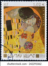 FRANCE - CIRCA 2002: A stamp printed in France shows famous picture The Kiss (Le Baiser) by Austrian symbolist painter Gustav Klimt, circa 2002 