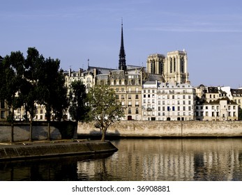 France, Paris: Ile Saint Louis And Ile De La Cite