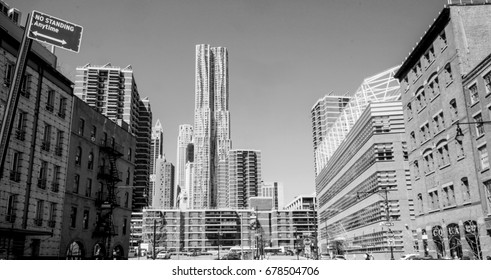 Frank Gehry Building In Manhattan New York - Modern Architecture - MANHATTAN / NEW YORK - APRIL 2, 2017