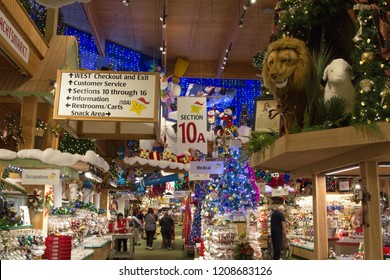frankenmuth michigan usa october 9 2018 interior of bronners christmas wonderland - Worlds Largest Christmas Store frankenmuth michigan usa october 9 2018 interior of bronners christmas wonderland - Worlds Largest Christmas Store
