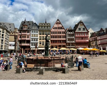 Frankfert, Germany - July 11 2022 : The Römerberg Square With The Fountain Of Justice And The Reconstructed Timber Houses Lining The Cobbled Town Square.