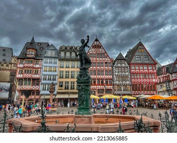 Frankfert, Germany - July 11 2022 : The Römerberg Square With The Fountain Of Justice And The Reconstructed Timber Houses Lining The Cobbled Town Square.