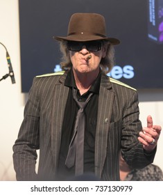 Frankfurt, Germany. 13th Oct, 2017.Udo Lindenberg performing a live concert at the Frankfurt Bookfair / Buchmesse Frankfurt, to promote the picture book 'Stärker als die Zeit' with images by Tine Acke