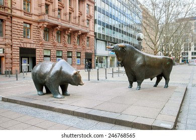 FRANKFURT, GERMANY - JAN 11, 2015: The Bronze Bear And Bull Statue At 