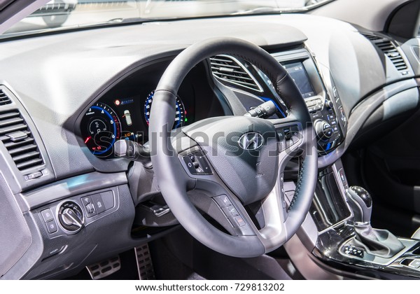 Frankfurt, Germany, September\
13, 2017: Hyundai i40 wagon CRDi at 67th International Motor Show\
(IAA), silver metallic, control board, steering wheel,\
upholstery
