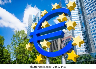 Frankfurt, Deutschland-17. Mai: Euro-Zeichen. Die Europäische Zentralbank (EZB) ist die Zentralbank des Euro und verwaltet die Geldpolitik der Eurozone. 17. Mai 2014 in Frankfurt, Deutschland. 