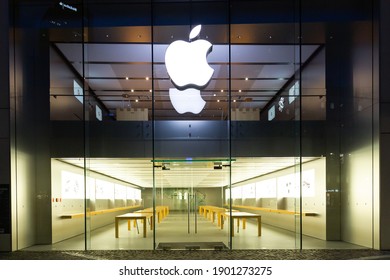 Frankfurt, Hessen, Germany, January 14.2021: Apple Store Front At Night
