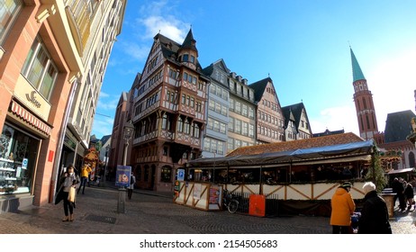 Frankfurt Am Main, Germany, December 7, 2021: The Römerberg Square. The Historical Old Town Center, Including Its Splendid Half-timbered Houses, Was Rebuilt According To The Original Plans In 1986.