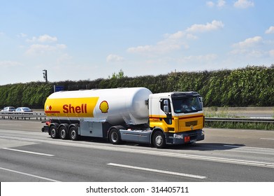 frankfurtgermany-aug-21shell-oil-truck-260nw-314405711.jpg