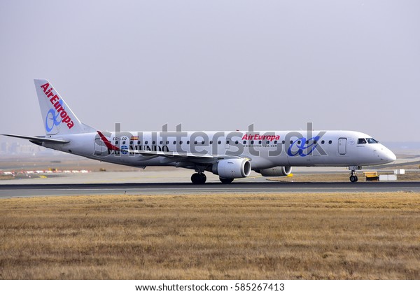 Frankfurtgermanyfeb 09air Europa Embraer 190 Takes Stock