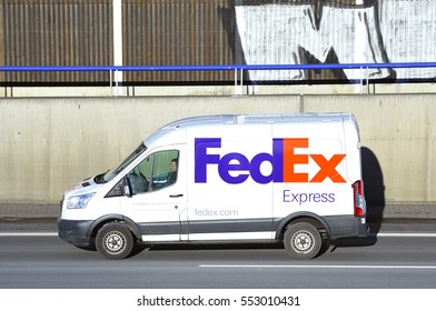 1,321 Fedex delivery van Images, Stock Photos & Vectors | Shutterstock