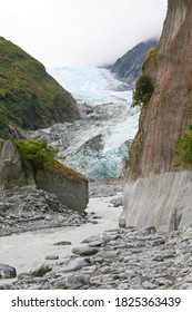 Franz Josef Glacier Is A 12 Km (7.5 Mi) Long Temperate Maritime Glacier In Westland Tai Poutini National Park On The West Coast Of New Zealand's South Island. 