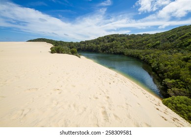 Fraser Island Lake Wabby And Sand Dunes 
