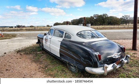  Frederickburg,Texas - Nov.11,2020   The Rear End Of A 1950 Hudson Super 6 Police Car With A 1950 Texas License Plate.                               