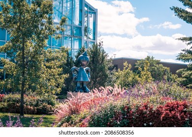 Frederik Meijer Gardens - Grand Rapids, MI, USA - August 30th 2020:  Mad Mom statue in the garden in Grand Rapids Michigan
