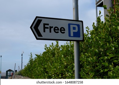 Free Parking Sign Road Side (UK)