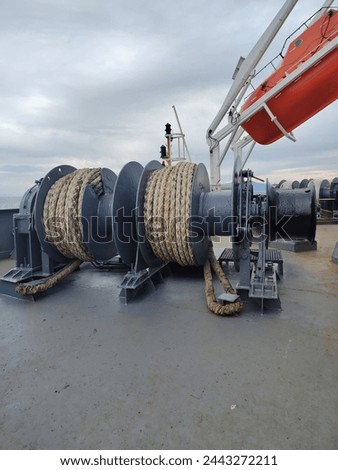 Freefall boat and mooring winch