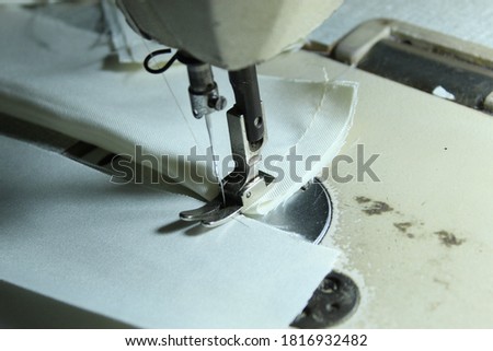 Freezer foot and needle in thread move stitch a fabric clothe peach twill sewing mode